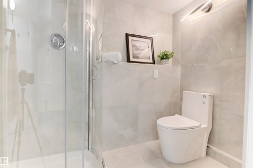 2712 41 Street, Edmonton, AB - Indoor Photo Showing Bathroom