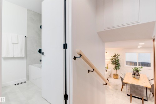 2712 41 Street, Edmonton, AB - Indoor Photo Showing Other Room