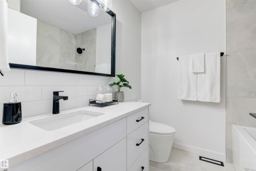 2712 41 Street, Edmonton, AB - Indoor Photo Showing Bathroom