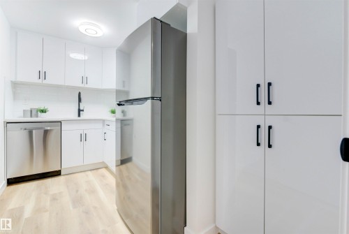 2712 41 Street, Edmonton, AB - Indoor Photo Showing Kitchen