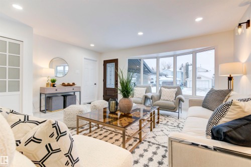 2712 41 Street, Edmonton, AB - Indoor Photo Showing Living Room