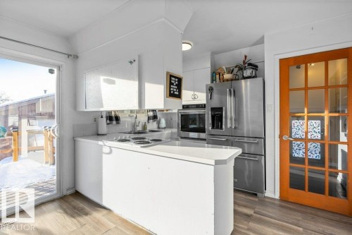 36 Sunset Blvd, St. Albert, AB - Indoor Photo Showing Kitchen