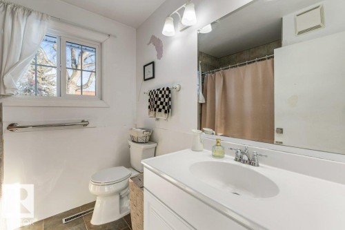 36 Sunset Blvd, St. Albert, AB - Indoor Photo Showing Bathroom