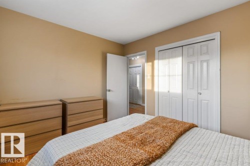 36 Sunset Blvd, St. Albert, AB - Indoor Photo Showing Bedroom