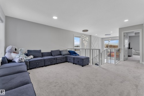 3003 4 Street, Edmonton, AB - Indoor Photo Showing Living Room