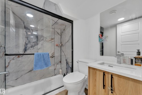 3003 4 Street, Edmonton, AB - Indoor Photo Showing Bathroom