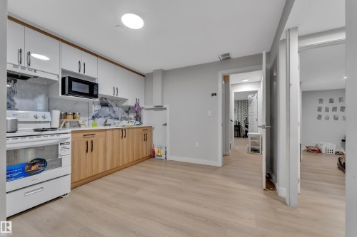 3003 4 Street, Edmonton, AB - Indoor Photo Showing Kitchen