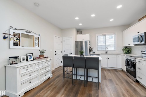 17 Emerald Way, Spruce Grove, AB - Indoor Photo Showing Kitchen