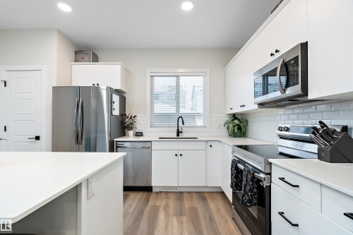 17 Emerald Way, Spruce Grove, AB - Indoor Photo Showing Kitchen With Stainless Steel Kitchen With Upgraded Kitchen