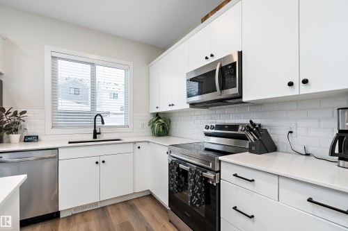 17 Emerald Way, Spruce Grove, AB - Indoor Photo Showing Kitchen