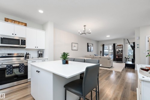 17 Emerald Way, Spruce Grove, AB - Indoor Photo Showing Kitchen