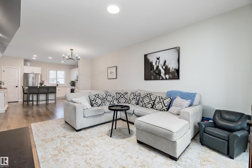 17 Emerald Way, Spruce Grove, AB - Indoor Photo Showing Living Room