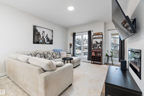 17 Emerald Way, Spruce Grove, AB - Indoor Photo Showing Living Room