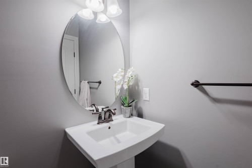 3921 167A Avenue, Edmonton, AB - Indoor Photo Showing Bathroom