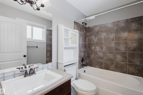 3921 167A Avenue, Edmonton, AB - Indoor Photo Showing Bathroom