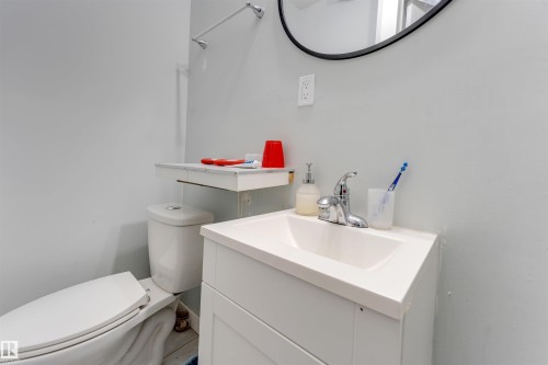 3139 34B Avenue, Edmonton, AB - Indoor Photo Showing Bathroom