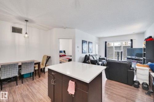 109 10518 113 Street, Edmonton, AB - Indoor Photo Showing Living Room