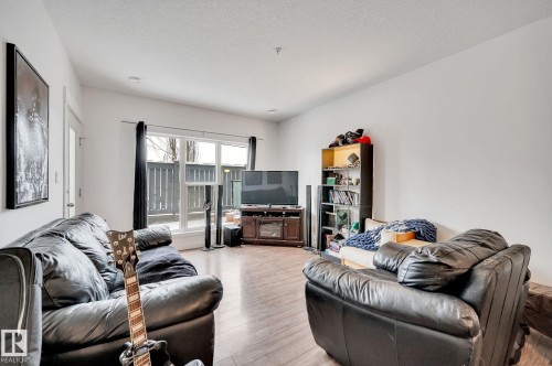 109 10518 113 Street, Edmonton, AB - Indoor Photo Showing Living Room