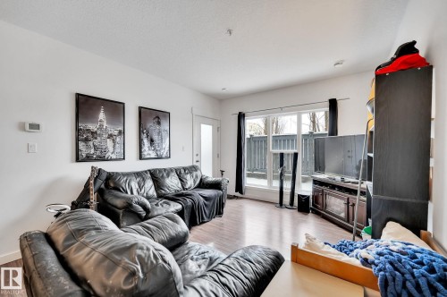 109 10518 113 Street, Edmonton, AB - Indoor Photo Showing Living Room