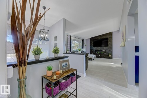 5707 89 Avenue, Edmonton, AB - Indoor Photo Showing Other Room