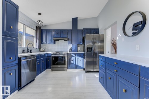 5707 89 Avenue, Edmonton, AB - Indoor Photo Showing Kitchen With Upgraded Kitchen