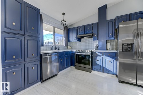 5707 89 Avenue, Edmonton, AB - Indoor Photo Showing Kitchen With Upgraded Kitchen