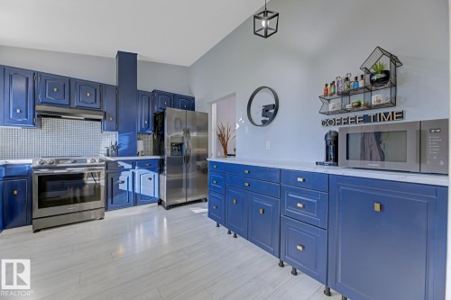5707 89 Avenue, Edmonton, AB - Indoor Photo Showing Kitchen