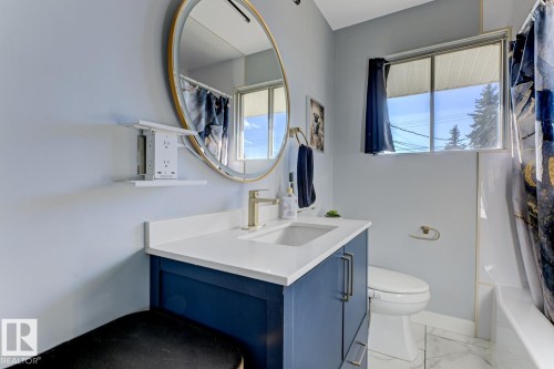 5707 89 Avenue, Edmonton, AB - Indoor Photo Showing Bathroom