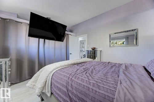 5707 89 Avenue, Edmonton, AB - Indoor Photo Showing Bedroom