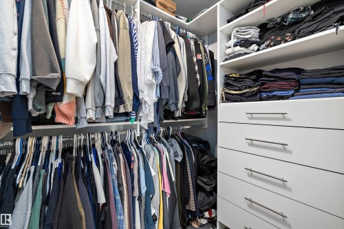 7027 54 Avenue, Beaumont, AB - Indoor With Storage