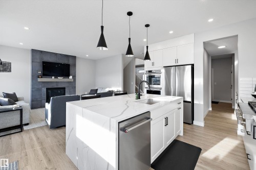 7027 54 Avenue, Beaumont, AB - Indoor Photo Showing Kitchen With Upgraded Kitchen