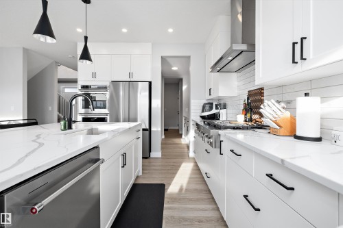 7027 54 Avenue, Beaumont, AB - Indoor Photo Showing Kitchen With Upgraded Kitchen