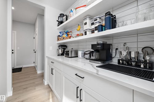 7027 54 Avenue, Beaumont, AB - Indoor