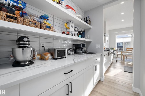 7027 54 Avenue, Beaumont, AB - Indoor