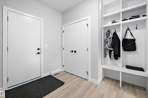 7027 54 Avenue, Beaumont, AB - Indoor Photo Showing Other Room