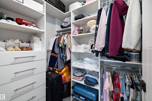 7027 54 Avenue, Beaumont, AB - Indoor With Storage