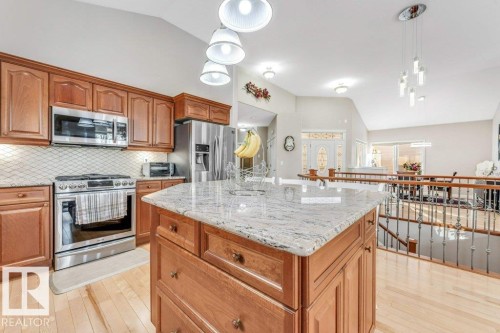 20 18343 Lessard Road, Edmonton, AB - Indoor Photo Showing Kitchen With Stainless Steel Kitchen With Upgraded Kitchen