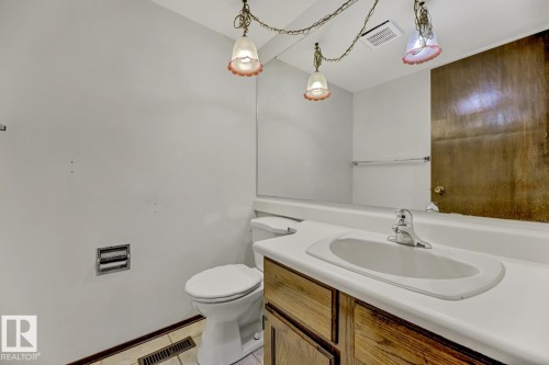 11105 20 Avenue, Edmonton, AB - Indoor Photo Showing Bathroom