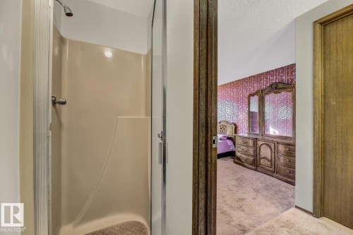 11105 20 Avenue, Edmonton, AB - Indoor Photo Showing Bathroom