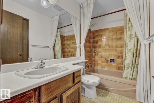 11105 20 Avenue, Edmonton, AB - Indoor Photo Showing Bathroom