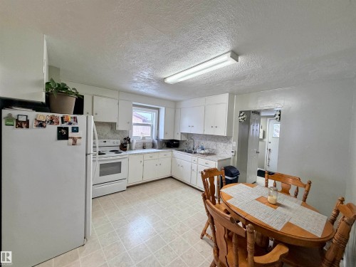 4725 44 Avenue, St. Paul Town, AB - Indoor Photo Showing Kitchen With Double Sink