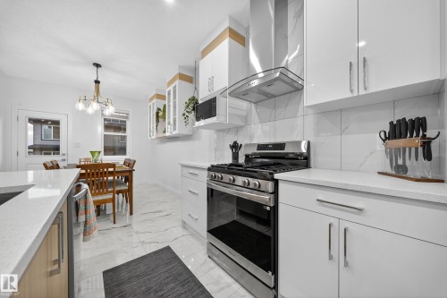 3605 41 Avenue, Beaumont, AB - Indoor Photo Showing Kitchen With Upgraded Kitchen