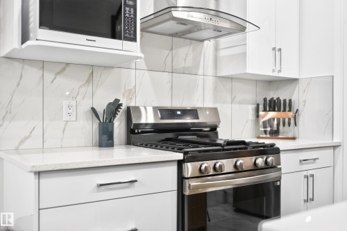 3605 41 Avenue, Beaumont, AB - Indoor Photo Showing Kitchen