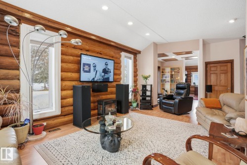 73078 Southshore Drive, Widewater, AB - Indoor Photo Showing Living Room
