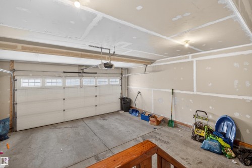 Garage featuring a garage door opener - 4723 Alwood Bend Bend Sw, Edmonton, AB - Indoor Photo Showing Garage