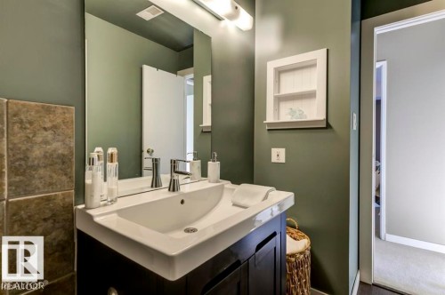 2346 151 Avenue, Edmonton, AB - Indoor Photo Showing Bathroom