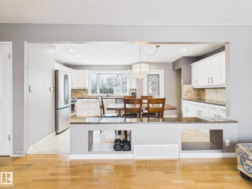 352 Huffman Crescent, Edmonton, AB - Indoor