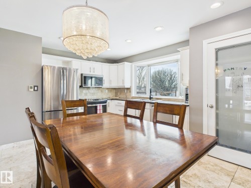 352 Huffman Crescent, Edmonton, AB - Indoor