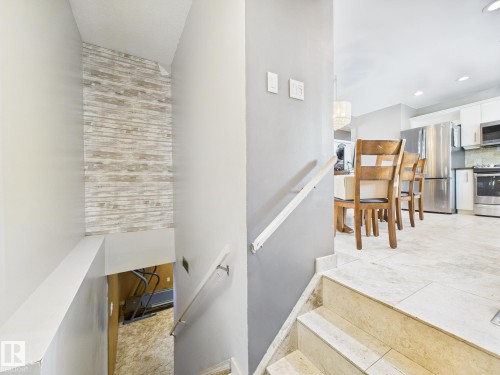 352 Huffman Crescent, Edmonton, AB - Indoor Photo Showing Other Room