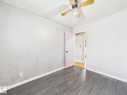 352 Huffman Crescent, Edmonton, AB - Indoor Photo Showing Other Room